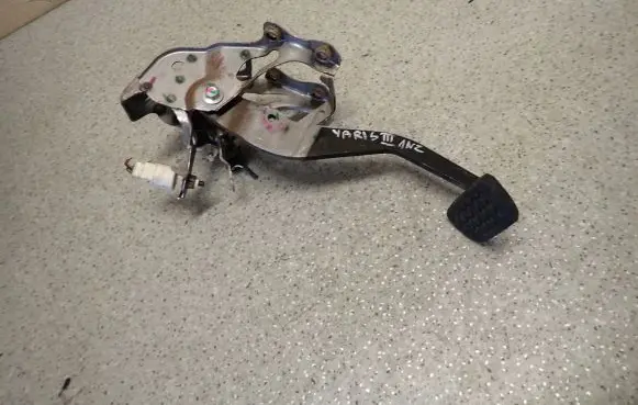 Toyota Yaris Pedal assembly 