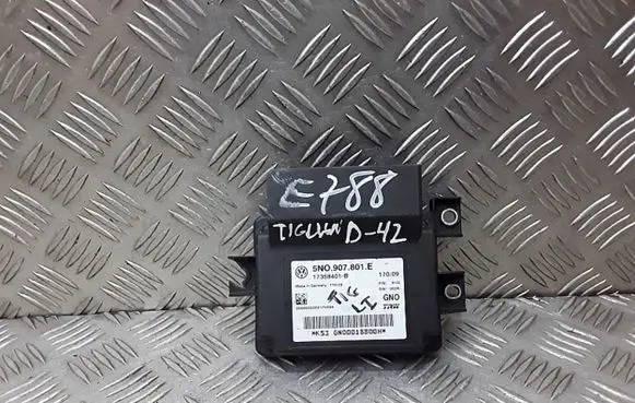 Volkswagen Tiguan Hand brake control module 5n0907801e