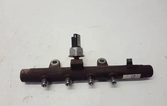 Nissan Juke I F15 Fuel main line pipe 8200704212 5WS40440 5WS40039