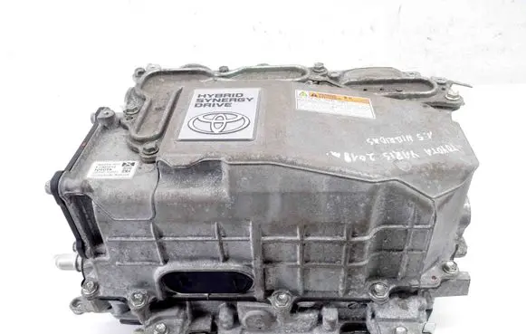 Toyota Yaris Voltage converter inverter G920052033