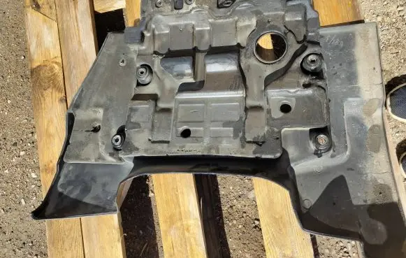 Toyota Avensis T250 Engine cover (trim)