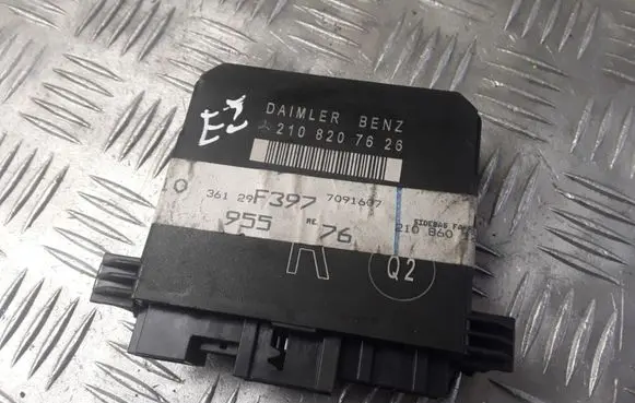 Mercedes-Benz E W210 Door control unit/module 2108207626