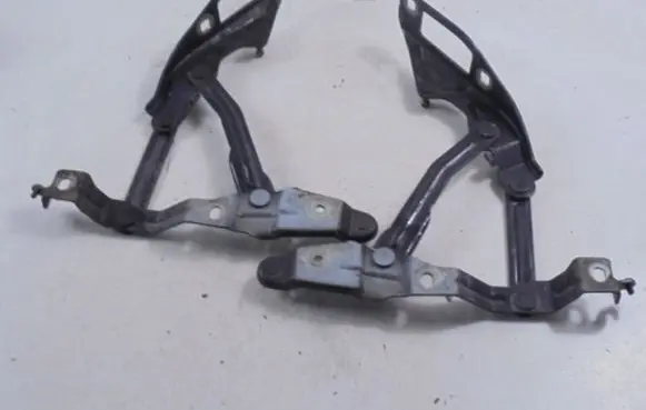 Audi TT Mk1 Engine bonnet/hood hinges 8N0823301