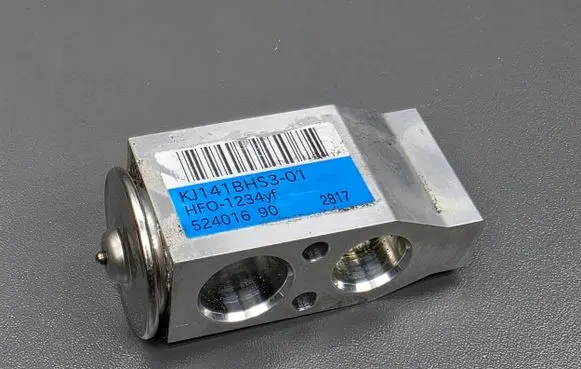 Mazda 3 III Air conditioning (A/C) expansion valve KJ141BHS3 KJ141BHS301 HF01234YF