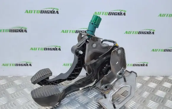 Peugeot 208 I Pedal assembly 9682171580