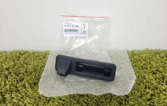 BMW M5 Tailgate trunk handle 51247381868 7381868