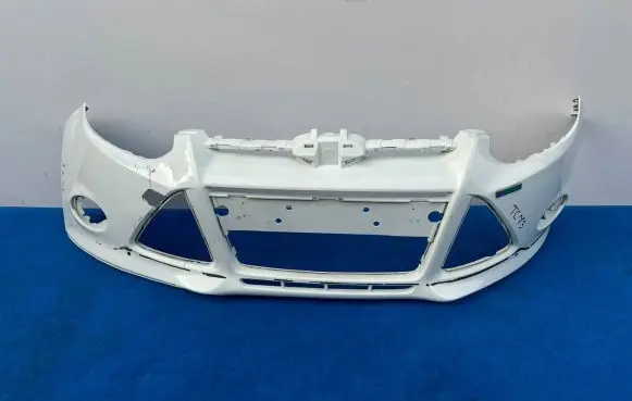 Ford Focus Front bumper BM5117757A