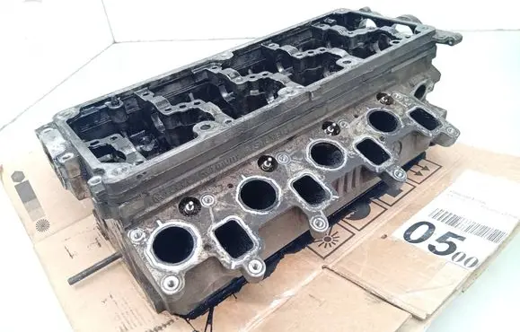 Volkswagen Golf VI Engine head 03L103373A 03L103286A