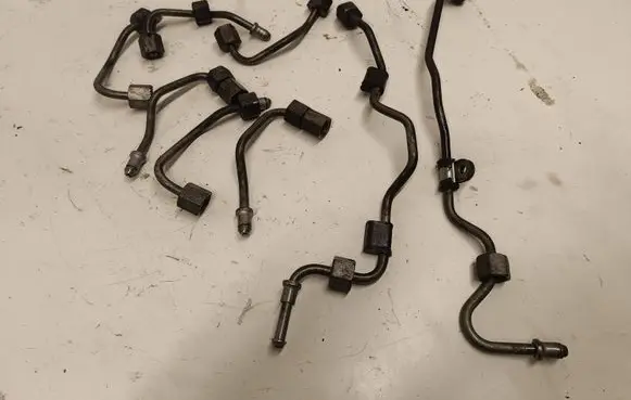 Mercedes-Benz CLS C219 Fuel injector supply line/pipe 