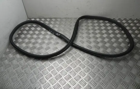 Rubber seal rear door