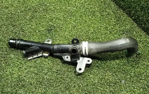 Coolant pipe/hose