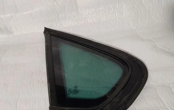 BMW X6 E71 Rear side window