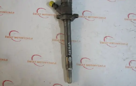 Peugeot 406 Fuel injector 0445110353