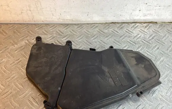 Porsche Cayenne (92A) Fuse box cover 7L0937576A