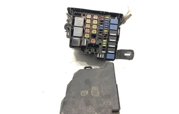 Ford Fiesta Fuse box set AE8T-14A003-AA