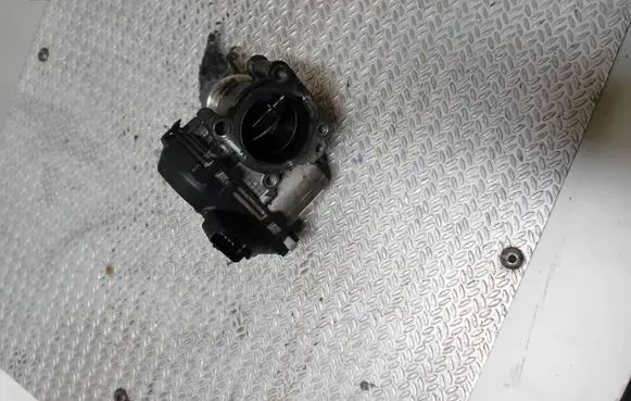Citroen C4 II Throttle valve 9807258580 013772677