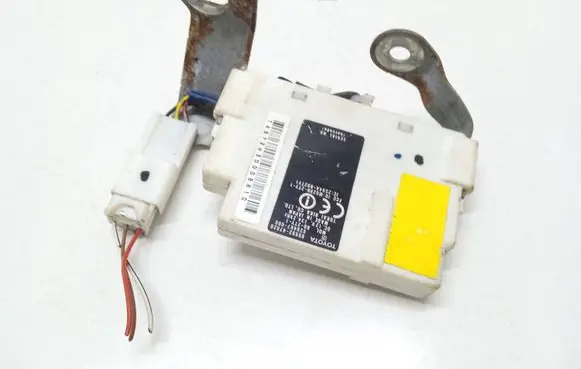 Toyota Prius (XW20) Door central lock control unit/module 8999247020 626467000