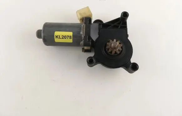Mercedes-Benz E W210 Front door window regulator motor 0130821708 KL2078