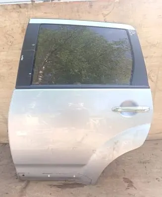 Mitsubishi Outlander Rear door