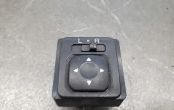 Mitsubishi Pajero Fog light switch mr190956
