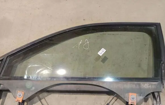 Audi A3 S3 8P Front door window glass four-door AS2