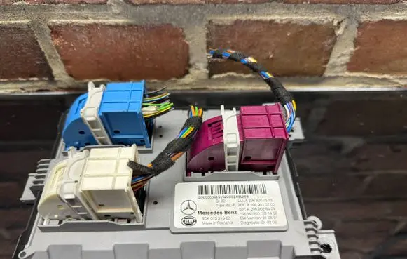 Mercedes-Benz C W206 SAM control unit A2069000515 A2069010700