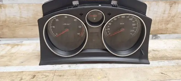 Opel Zafira B Speedometer (instrument cluster) 13225981 SW6607