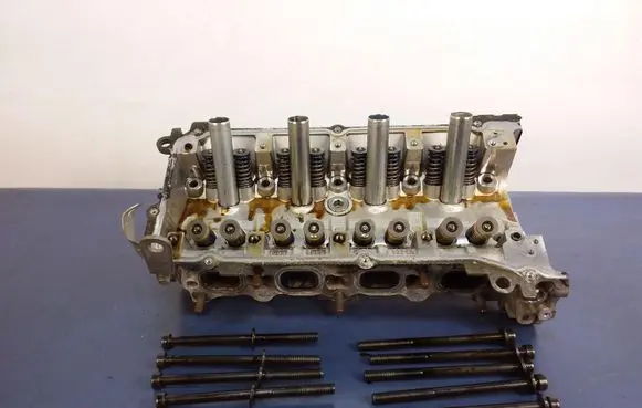 Mitsubishi Outlander Engine head 