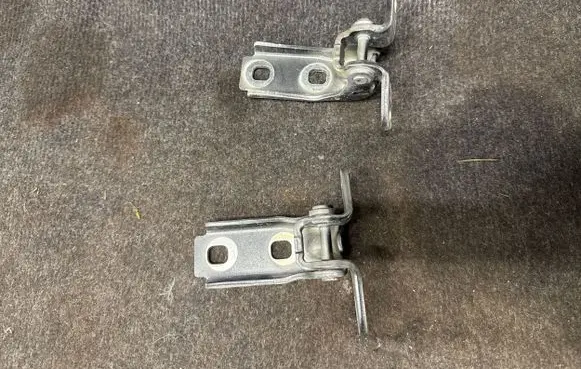 Chevrolet Camaro Front door hinges set P17255 P17135