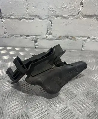 Mercedes-Benz C W205 Other engine bay part