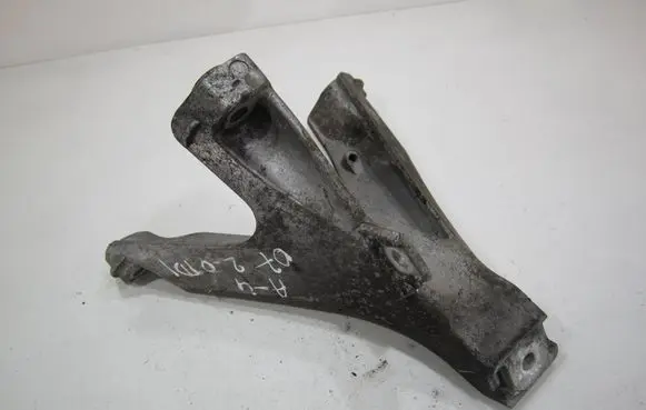 Audi A4 S4 B7 8E 8H Engine mounting bracket 8E0199308AF 89901