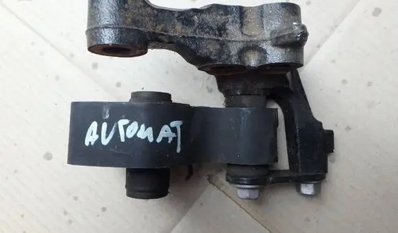 Mazda CX-5 Engine mounting bracket