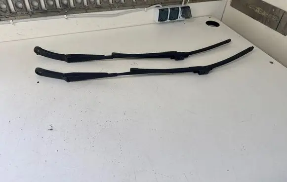 Volkswagen Transporter - Caravelle T5 Front wiper blade arm 7H5955410 7H5955409