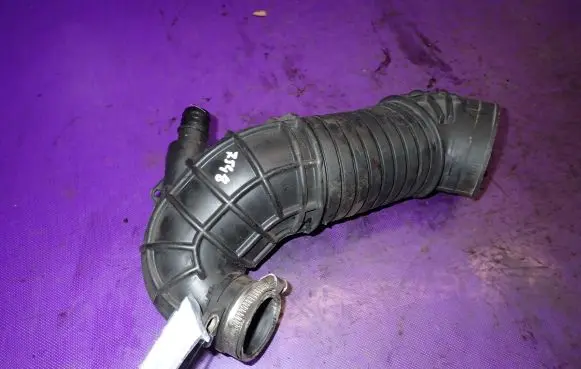 Audi A4 S4 B7 8E 8H Air intake hose/pipe 8E0129615J