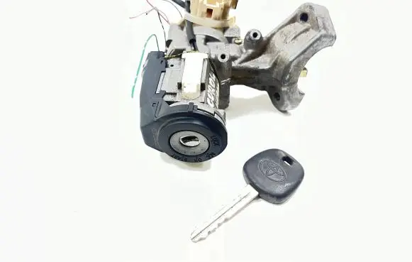 Toyota Corolla Verso E121 Ignition lock 8978313010 2842102135