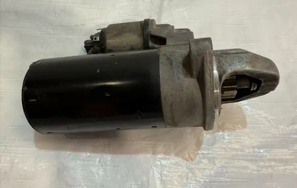 Opel Corsa D Starter motor 55570445