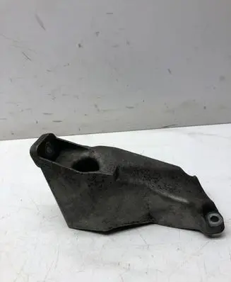 Volkswagen PASSAT B5.5 Engine mounting bracket 8D0199307P