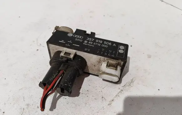 Volkswagen PASSAT B5 Fan control module 357919506A 898719000