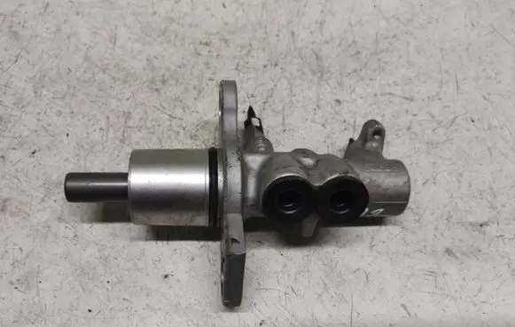Volkswagen PASSAT B5 Master brake cylinder