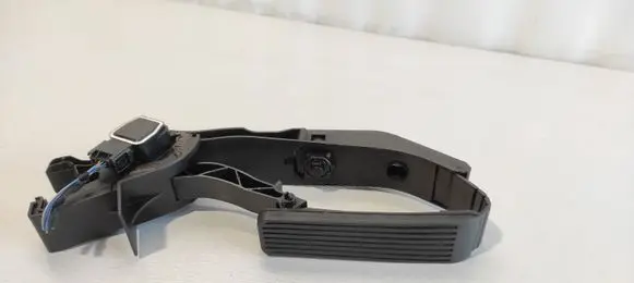 Mercedes-Benz E W211 Accelerator throttle pedal A2113000404 A2113010001 1293010382
