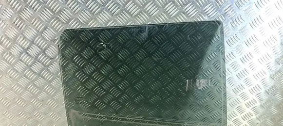 Nissan Juke I F15 Rear side window 