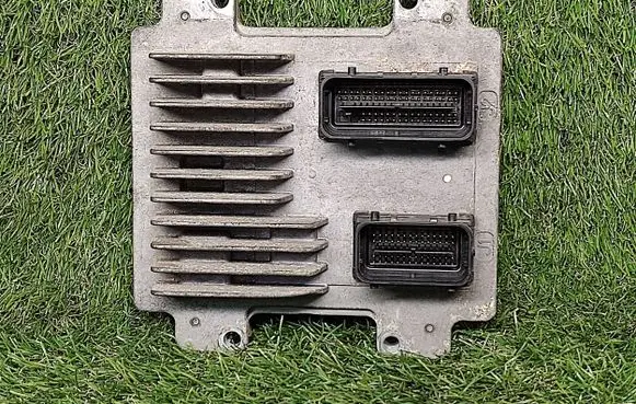 Opel Astra J Engine control unit/module ECU 12638807 12636386