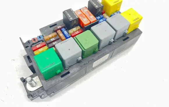 Mercedes-Benz ML W164 Fuse module A1645400672