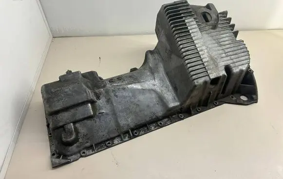 BMW 5 E39 Oil sump 17303739 1735936 111317535936