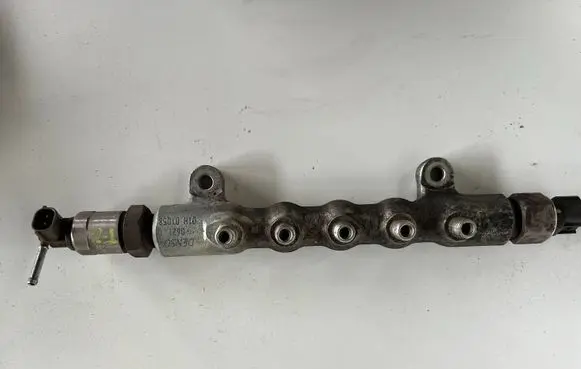 Toyota Avensis T250 Fuel main line pipe 062101H 01H01058