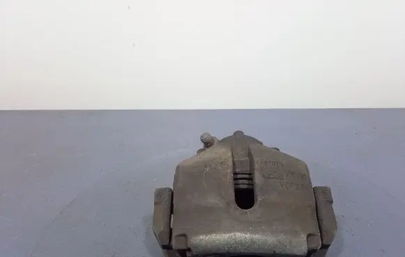 Volkswagen Jetta VI Front brake caliper