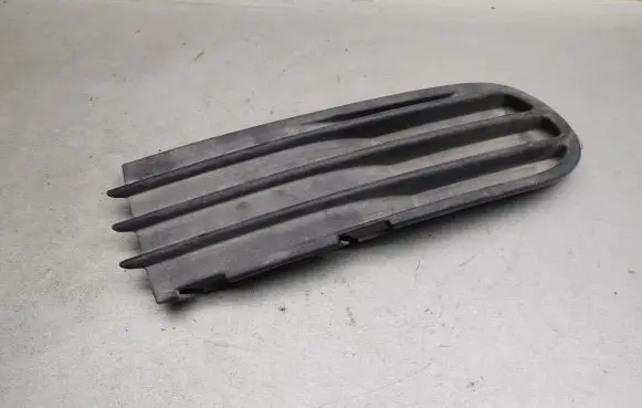 Volvo V50 Front bumper lower grill 30657010