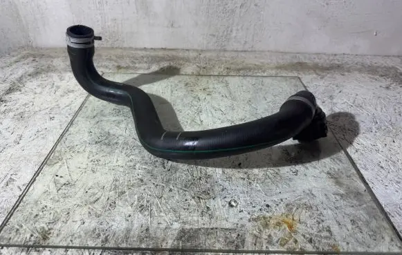 Volvo V40 Engine coolant pipe/hose 31474987