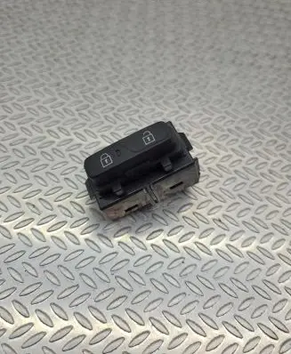 Volvo V40 Central locking switch button 31376499