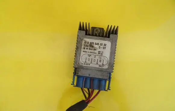 Mercedes-Benz A W168 Coolant fan relay A0255453232